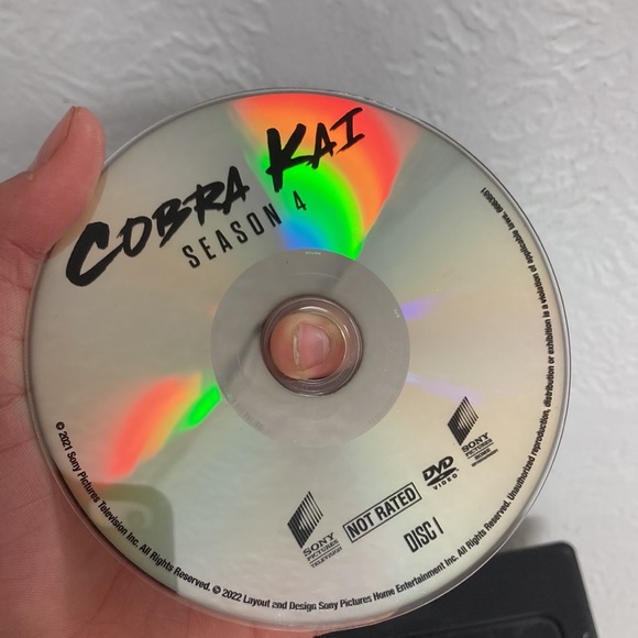 Cobra Kai Season 4 Complete Season - Picture 10 of 12